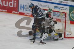 Penny DEL - Eishockey - Saison 2021/22 - ERC Ingolstadt - Krefeld Pinguine - Der 1:0 Führungstreffer durch Emil Quaas (#20 ERCI) - jubel - Brandon Defazio (#24 ERCI) - Jesper Jensen Aabo (#44 Krefeld) - Nikita Quapp Torwart (#31 Krefeld) -  Foto: Jürgen M