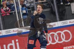 DEL; Playoffs; ERC Ingolstadt - DEG Düsseldorf; Sieg Jubel Freude Halbfinale erreicht, Fan Fankurve Banner Fahnen Spruchband Spieler bedanken sich bei den Fans, Tye Ronning (26 ERC)