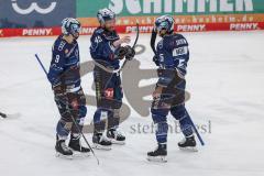 DEL - Eishockey - ERC Ingolstadt - Eisbären Berlin - Frederik Storm (9 - ERC) Ben Marshall (45 - ERC) Fabio Wagner (5 - ERC) Gespräch