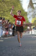 Andre Green (2.) im Zieleinlauf beim Ingolstädter Halbmarathon 2010