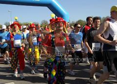 Verkleidete Läufer beim Ingolstädter Halbmarathon 2010