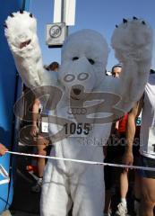 Klaus Meier als Eisbär verkleidet beim Ingolstädter Halbmarathon 2010