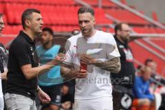 3. Liga; FC Ingolstadt 04 - SC Verl; Patrick Schmidt (9, FCI) bekommt Rat von Cheftrainer Michael Köllner (FCI)