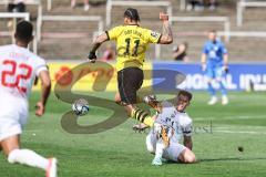 3. Liga; Borussia Dortmund II - FC Ingolstadt 04; Zweikampf Kampf um den Ball Butler Justin (11 BVB2) Simon Lorenz (32, FCI)