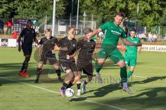 Testspiel - SV Manching - TSV Jetzendorf - Belz Flad grün Jetzendorf - Gabriel Henry schwarz Manching links - Foto: Jürgen Meyer