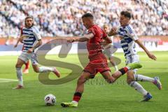 3. Liga; MSV Duisburg - FC Ingolstadt 04; Zweikampf Kampf um den Ball Marcel Costly (22, FCI) Noß Conor (14 MSV) Bitter Joshua (29 MSV)