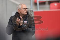 3. Liga; FC Ingolstadt 04 - MSV Duisburg; Sportdirektor Harald Gärtner (FCI) freut sich mit den Fans