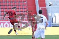 3. Liga; FC Ingolstadt 04 - SV Wehen Wiesbaden; Kopfball Julian Kügel (29, FCI) May Niklas (5 SVWW) Max Plath (14 FCI)