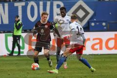 2.BL; Hamburger SV - FC Ingolstadt 04; Maximilian Neuberger (38, FCI) Kittel Sonny (10 HSV) Jatta Bakery (18 HSV) Zweikampf Kampf um den Ball