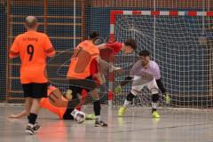 Hallenturnier MTV Ingolstadt - Saison 2025/26 - SV Zuchering - SV Kasing - Paul Wärmann rot Zuchering - Can Djedovic TW Kasing - Emre Erbas orange Kasing - Elias Ewerling orange Kasing - Foto: Meyer Jürgen