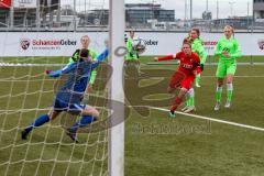 2. Frauen-Bundesliga - Saison 2021/2022 - FC Ingolstadt 04 - VFL Wolfsburg II - Wagner Melanie Torwart Wolfsburg - Maier Ramona (#18 FCI) - Foto: Meyer Jürgen