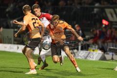 3. Liga; FC Viktoria Köln - FC Ingolstadt 04; Jannik Mause (7, FCI) Moritz Seiffert (23, FCI) Bogicevic Donny (8 Köln) Zweikampf Kampf um den Ball