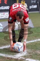 3.Liga - Saison 2022/2023 - FC Ingolstadt 04 -  - FC Freiburg II - Denis Linsenmayer (Nr.23 - FCI) beim Eckball - Foto: Meyer Jürgen