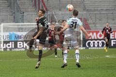 2.BL; FC Ingolstadt 04 - Hannover 96; Stefan Kutschke (30, FCI) Julian Börner (31 Han) Zweikampf Kampf um den Ball