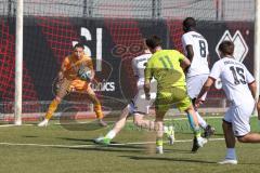 U17 DFB-Nachwuchsliga - Saison 2024/25 - FC Ingolstadt 04 - TSG Hoffenheim - David Creta gelb Hoffenheim - Omotolani Oladosu weiss FCI - San Carlos Lores Hernandes Torwart FCI - Foto: Meyer Jürgen
