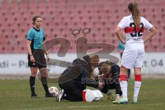 2. Bundesliga Frauen - Saison 2025/26 - FC Ingolstadt 04 Frauen - VFB Stuttgart  - Nina Penzkofer (Nr.29 - FC Ingolstadt Frauen I) verletzt am Boden - Betreuer -  - XXXXX - Foto: Meyer Jürgen