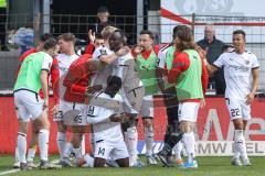 3. Liga; SV Meppen - FC Ingolstadt 04; Sieg Jubel Freude, Spiel ist aus. Spieler bedanken sich bei den Fans, Hans Nunoo Sarpei (18 FCI) Rico Preißinger (6, FCI) Denis Linsmayer (23, FCI) Thomas Rausch (45, FCI) Tobias Bech (11, FCI) Tim Civeja (8, FCI) To