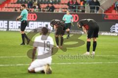 3. Liga; FC Ingolstadt 04 - SC Freiburg II; Niederlage, hängende Köpfe Felix Keidel (43, FCI) Julian Kügel (31, FCI) Bouebari Franci (19 SCF) freut sich