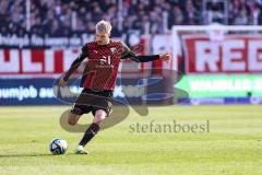 3. Liga; SSV Jahn Regensburg - FC Ingolstadt 04; Benjamin Kanuric (8, FCI) Schuß auf das Tor