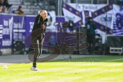 3. Liga; Erzgebirge Aue - FC Ingolstadt 04; Cheftrainerin Sabrina Wittmann (FCI) an der Seitenlinie, Spielerbank schreit