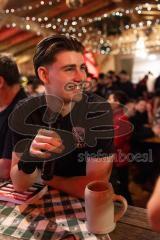 3. Liga; FC Ingolstadt 04 - Fantreffen im Sport-Treff Senners Alm, volles Haus; Co-Moderator Torwart Markus Ponath (1, FCI)