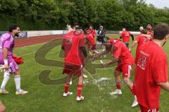 Kreisliga - Saison 2025/26- TSV Ingolstadt Nord - Türk SV Ingolstadt - Türkisch SV Ingolstadt ist Kreisliga Meister - Mertcan Gürses rot Türkisch - jubel -  Bierdusche - Foto: Meyer Jürgen