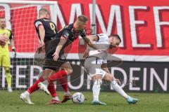 3. Liga; SV Wehen Wiesbaden - FC Ingolstadt 04; Pascal Testroet (37, FCI) Zweikampf Kampf um den Ball Wurtz Johannes (8 SVW)