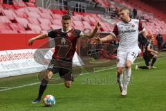 2.BL; FC Ingolstadt 04 - SG Dynamo Dresden; Zweikampf Kampf um den Ball Stefan Kutschke (30, FCI) Ehlers Kevin (39 Dresden)