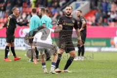 3. Liga; FC Ingolstadt 04 - MSV Duisburg; nach dem Spiel David Kopacz (29, FCI) hilft Niklas Kölle (11 MSV) auf