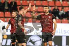 3. Liga; FC Ingolstadt 04 - Preußen Münster; Lukas Fröde (34, FCI) bedankt sich bei Ryan Malone (16, FCI)