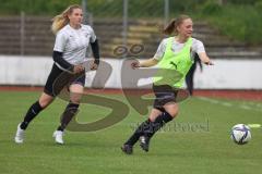 2. Frauen-Bundesliga - Saison 2021/2022 - FC Ingolstadt 04 - MSV Duisburg - Die Spielerinnen vor dem Spiel beim warm machen - Mailbeck Alina (#8 FCI) gelb - Foto: Meyer Jürgen