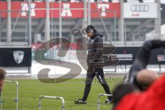 2.BL; FC Ingolstadt 04 - Training, neuer Cheftrainer Rüdiger Rehm, Pressekonferenz, Cheftrainer Rüdiger Rehm (FCI) leitet erstes Training, beobachtet die Spieler