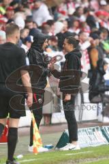 3. Liga; Energie Cottbus - FC Ingolstadt 04; Co-Trainer Ilia Gurev (FCI) und Cheftrainerin Sabrina Wittmann (FCI) bedanken sich gegenseitig
