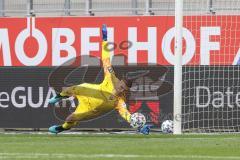 3. Liga - Fußball - FC Ingolstadt 04 - SV Meppen - Torwart Fabijan Buntic (24, FCI) hält den Ball