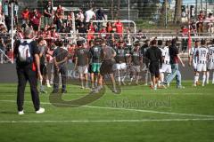3. Liga - Saison 2026/27 - Victoria Köln - FC Ingolstadt 04  -  Das Spiel ist aus - Enttäuschte Gesichter  - Die Mannschaft geht auf die Fans zu - Foto: Meyer Jürgen