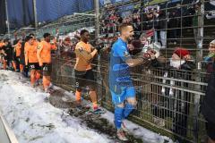 3. Liga; VfB Lübeck - FC Ingolstadt 04; Sieg Jubel Freude Spieler bedanken sich bei den Fans Torwart Marius Funk (1, FCI) Daouda Beleme (9, FCI) Bryang Kayo (48, FCI) Deniz Zeitler (38, FCI)