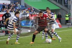 3. Liga; MSV Duisburg - FC Ingolstadt 04; Zweikampf Kampf um den Ball Nikola Stevanovic (15, FCI) Niklas Kölle (32 MSV) Marvin Bakalorz (6 MSV)