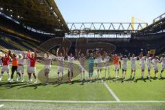 3. Fußball-Liga - Saison 2022/2023 - Borussia Dortmund II - FC Ingolstadt 04 - Die Mannschaft bedankt sich bei den mitgereisten Fans - Jubel - Foto: Meyer Jürgen