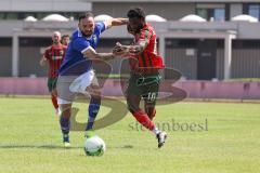 Testspiel - TSV Ingolstadt Nord - FC Augsburg II - Josue Mbila rot Augsburg - Onur Keskin blau TSV Ingolstadt - Foto: Jürgen Meyer