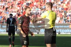 3. Liga; FC Ingolstadt 04 - TSV 1860 München; Diskussion David Kopacz (29, FCI) mit dem Schiedsrichter