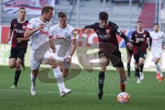 2.BL; FC Ingolstadt 04 - Holstein Kiel; Zweikampf Merlin Röhl (34, FCI) Wahl Hauke (24 Kiel)