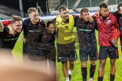 3. Liga; TSV Havelse - FC Ingolstadt 04; Sieg Jubel Freude 2:6 Cheftrainerin Sabrina Wittmann (FCI) im Kreis der Mannschaft