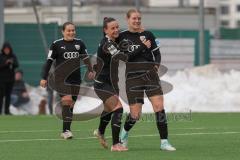 2023_12_10 - 2. Bundesliga - Saison 2023/24 - FC Ingolstadt 04 Frauen - VFL Wolfsburg - Nina Penzkofer (Nr.29 - FCI Frauen) mit dem 1:0 Führungstreffer jubel -Paula Vidovic (Nr.11 - FCI Frauen) - Foto: Meyer Jürgen