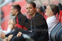 3. Liga; FC Ingolstadt 04 - FC Hansa Rostock; vor dem Spiel Cheftrainerin Sabrina Wittmann (FCI) Geschäftsführers Dietmar Beiersdorfer (FCI Sport Kommunikation)