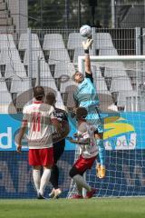 3. Liga; Rot-Weiss Essen - FC Ingolstadt 04; Torwart Marius Funk (1, FCI) rettet den Ball Engelmann Simon (11 RW) Visar Musliu (16, FCI)