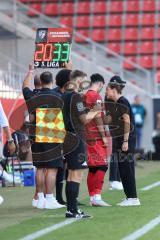 3. Liga; FC Ingolstadt 04 - SV Wehen Wiesbaden; Auswechslung Davide Sekulovic (33, FCI) Yannick Deichmann (20, FCI) Cheftrainerin Sabrina Wittmann (FCI)