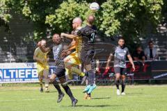 Kreisklasse - Saison 2023/2024 - GW Ingolstadt - FC Gelbelsee - Thomas Forster gelb Gelbelsee - Kerim Durmus schwarz #3 GW Ing - Foto: Meyer Jürgen
