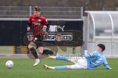 3. Liga; Testspiel - FC Ingolstadt 04 - Chemnitzer SC; Denis Linsmayer (23, FCI) Zweikampf Kampf um den Ball Niclas Walther (4 CSC)
