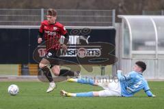 3. Liga; Testspiel - FC Ingolstadt 04 - Chemnitzer SC; Denis Linsmayer (23, FCI) Zweikampf Kampf um den Ball Niclas Walther (4 CSC)