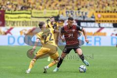 3. Liga; FC Ingolstadt 04 - SG Dynamo Dresden; Zweikampf Kampf um den Ball Marcel Costly (22, FCI) Zimmerschied Tom (22 DD)